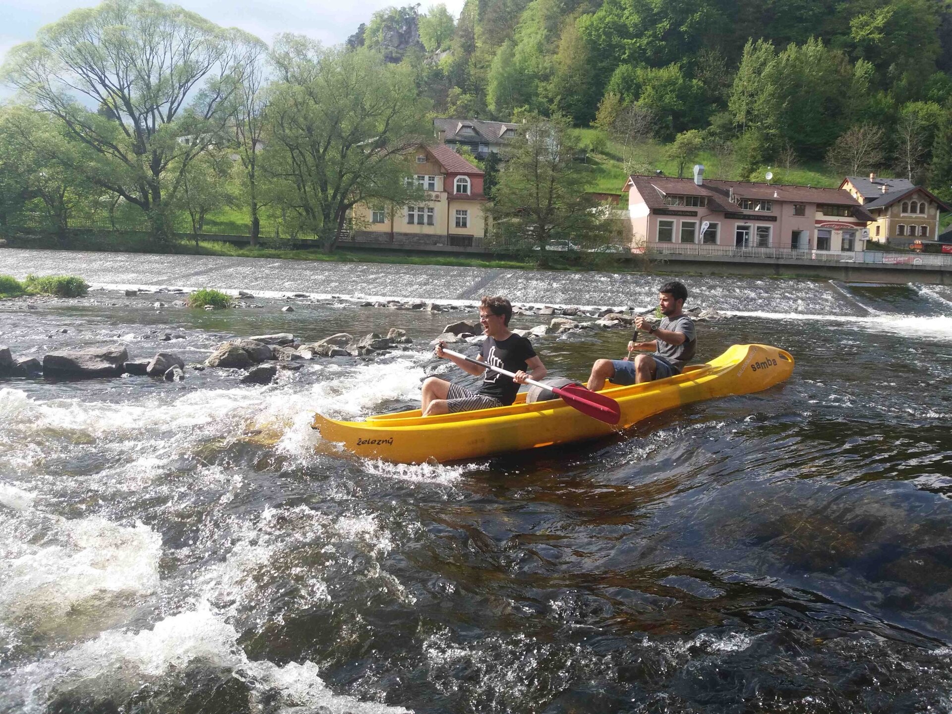 Půjčovna lodí Malá Skála - kánoe - rafty - koloběžky